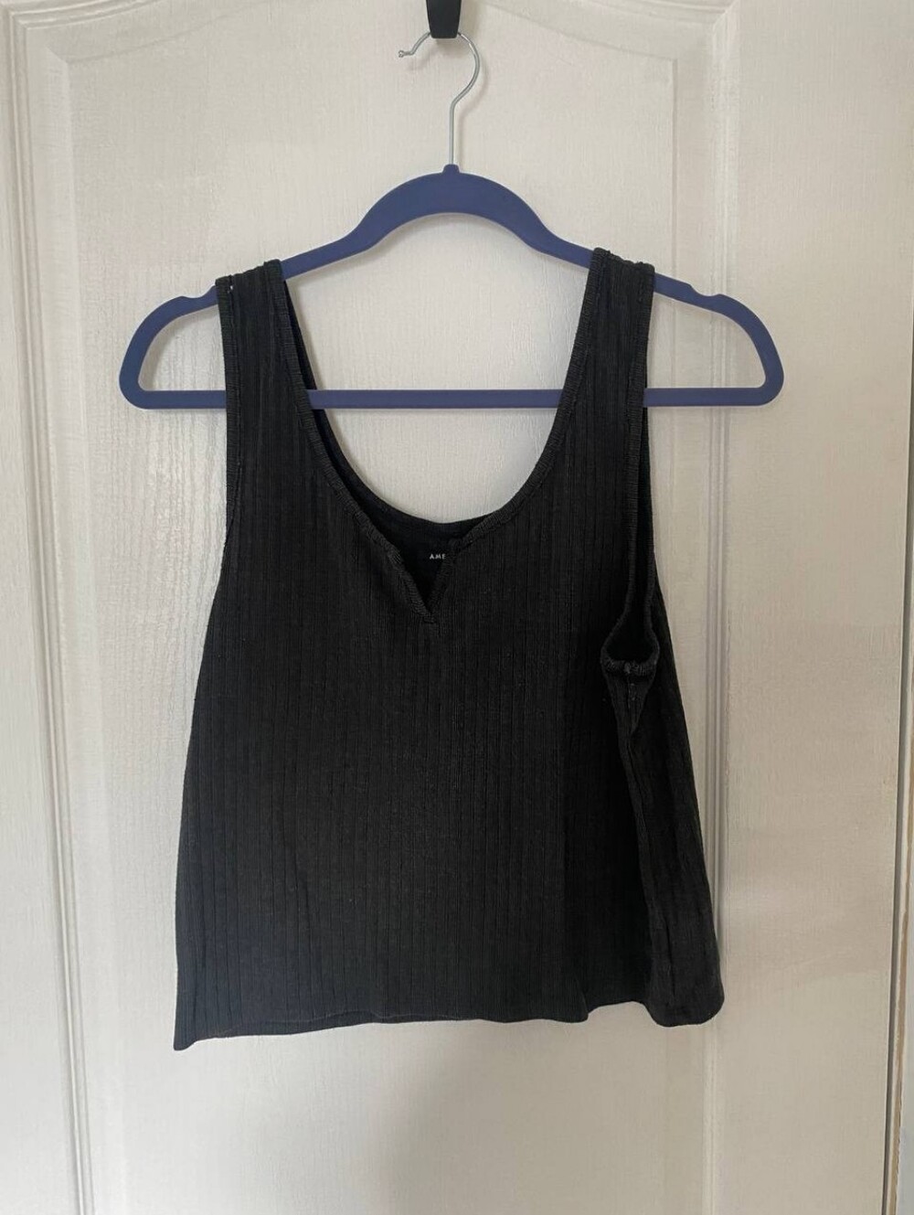 American Eagle Dark Gray Ribbed Cropped Tank Top with V Cut Out Size XL